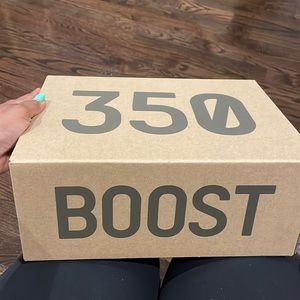 YEEZY Boost 350 v2 box